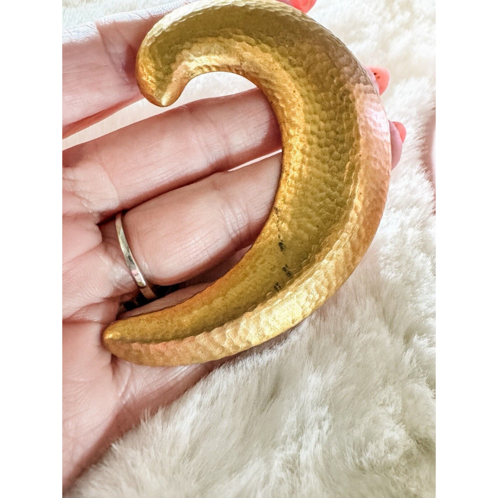 Vtg Clara Studio Inc Modernist Crescent Brooch Matte Gold Tone Signed 1988 3.25”
